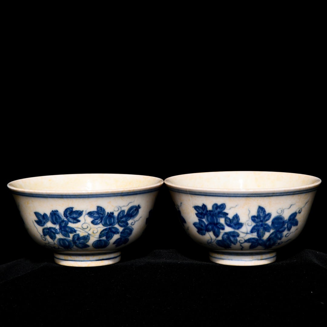 Chinese blue and white porcelain bowl pair Ming dynasty Chenghua Mark & Period (1 of 9)
