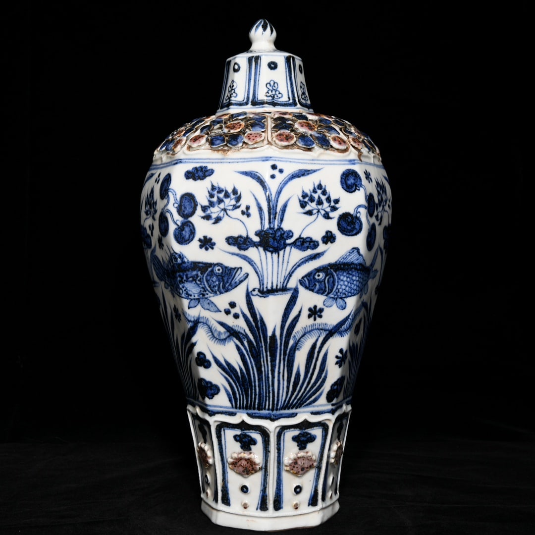 Chinese blue and white porcelain vase Yuan dynasty: Size: Height 37.8 cm - Width 17 cm Materials: Porcelain Time Period: Yuan dynasty Manufactured Date: 13th-c Period Object: Chinese Antique ⛨ Purchase With Confidence✔ Verified