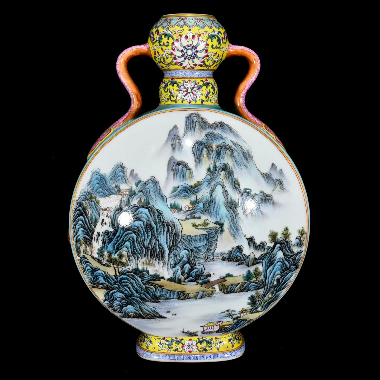 Chinese famille rose porcelain vase Qing dynasty Qianlong Mark & Period: Size: Height 34.5 cm - Width 11 cm Materials: Porcelain Time Period: Qing dynasty Manufactured Date: Qianlong Mark & Period Object: Chinese Antique ⛨ Purchase With Confidence ✔ Veri