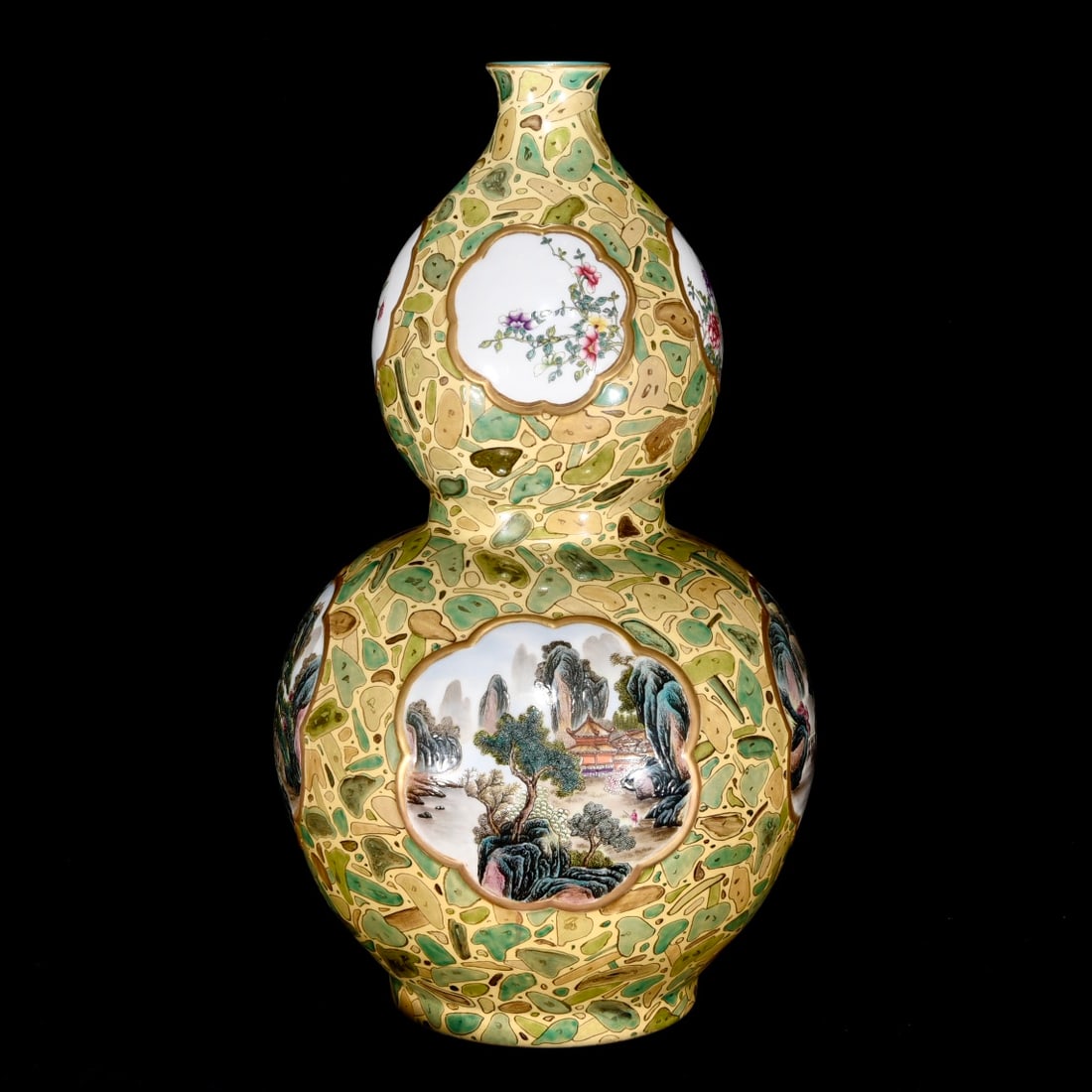 Chinese famille rose porcelain vase Qing dynasty Qianlong Mark & Period (1 of 9)