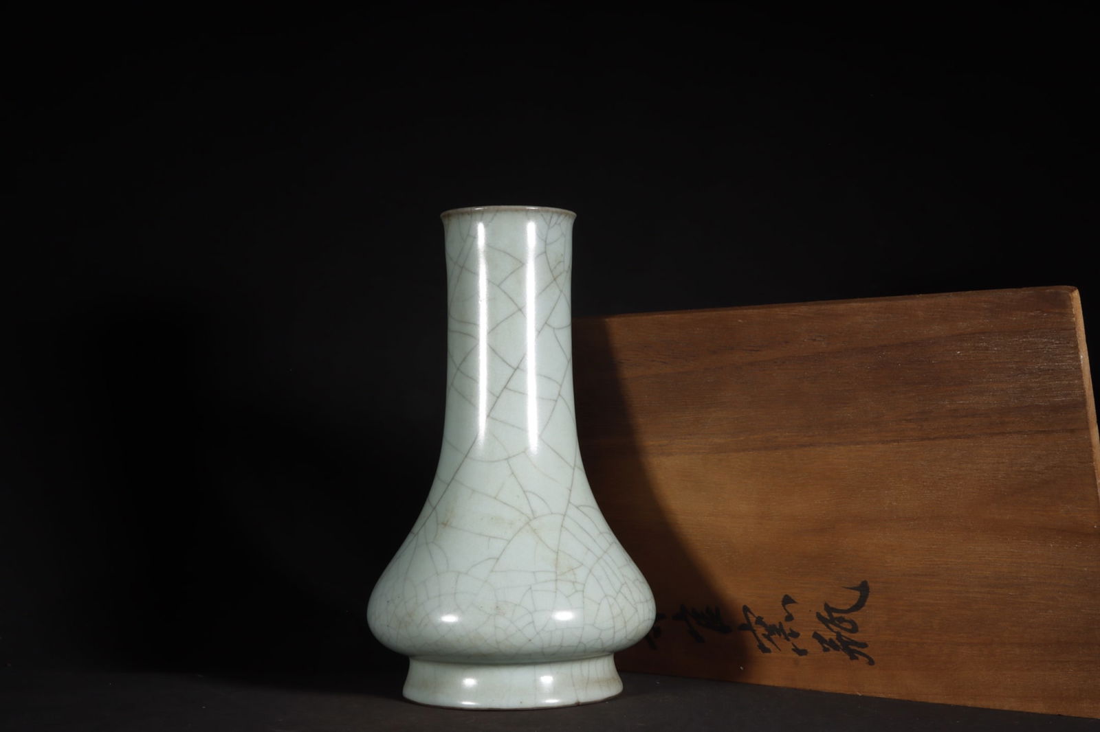 Chinese official kiln porcelain vase Song dynasty: Size: Height 22.5 cm - Width 13.5 cm Materials: Porcelain Time Period: Song dynasty Manufactured Date: 10th-c Object: Chinese Antique ⛨ Purchase With Confidence ✔ Verified Auction H