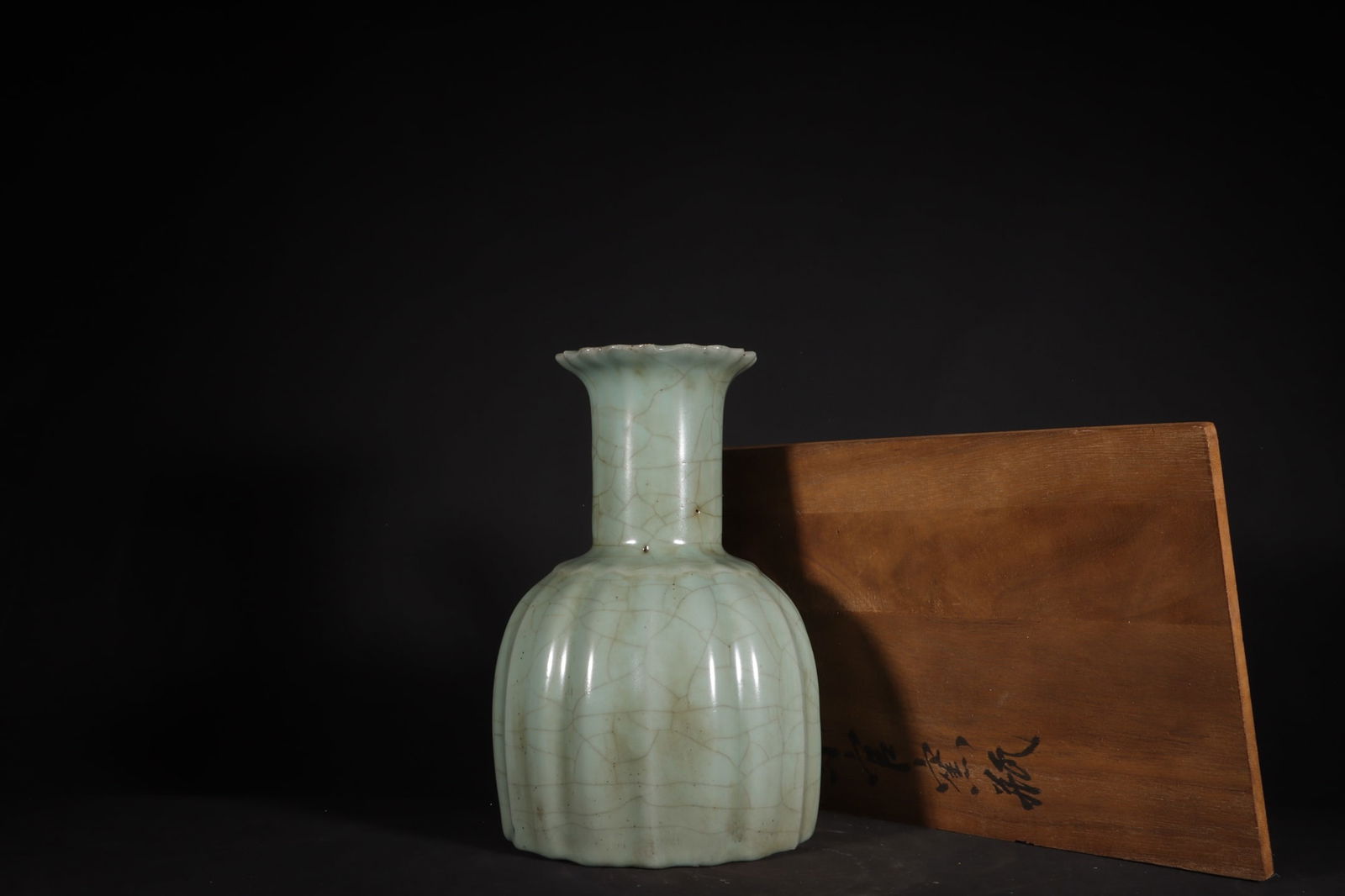 Chinese ru kiln porcelain vase Song dynasty (1 of 9)