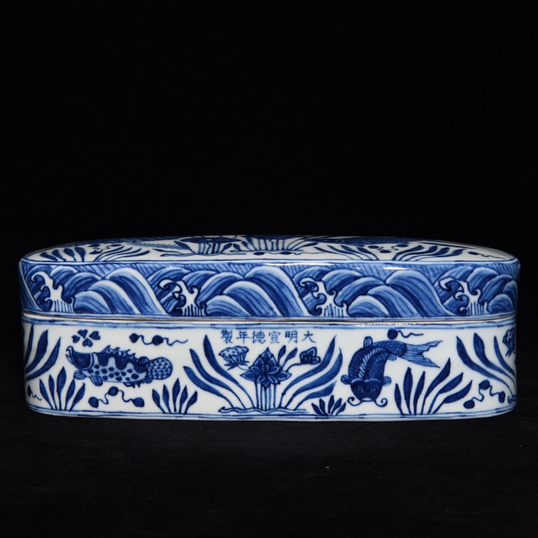 Chinese blue and white porcelain box Ming dynasty Xuande Mark & Period (1 of 9)