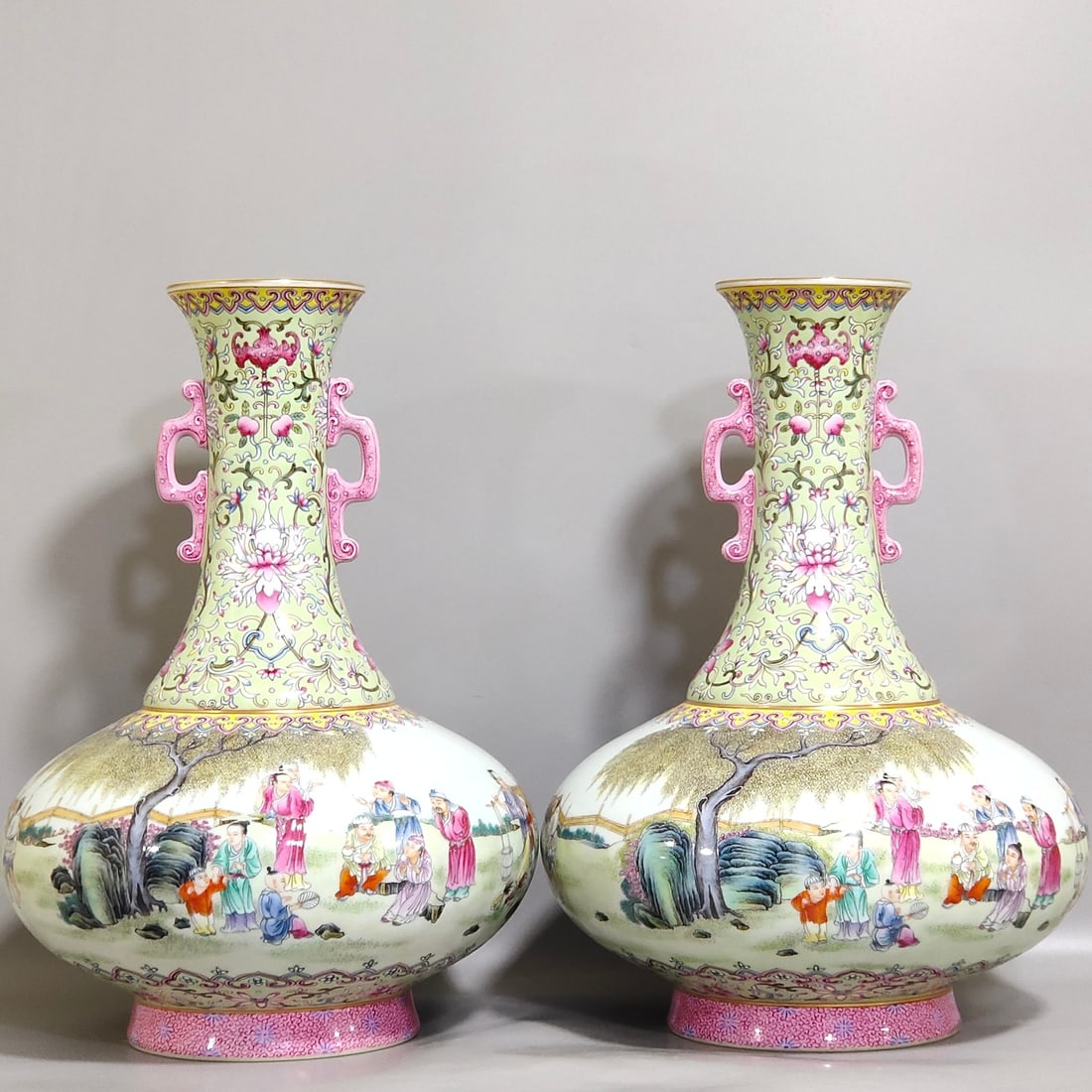 Chinese famille rose porcelain vase pair Qing dynasty Qianlong Mark & Period (1 of 9)