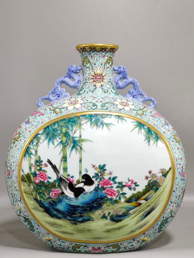 Chinese famille rose porcelain vase Qing dynasty Qianlong Mark & Period (1 of 8)
