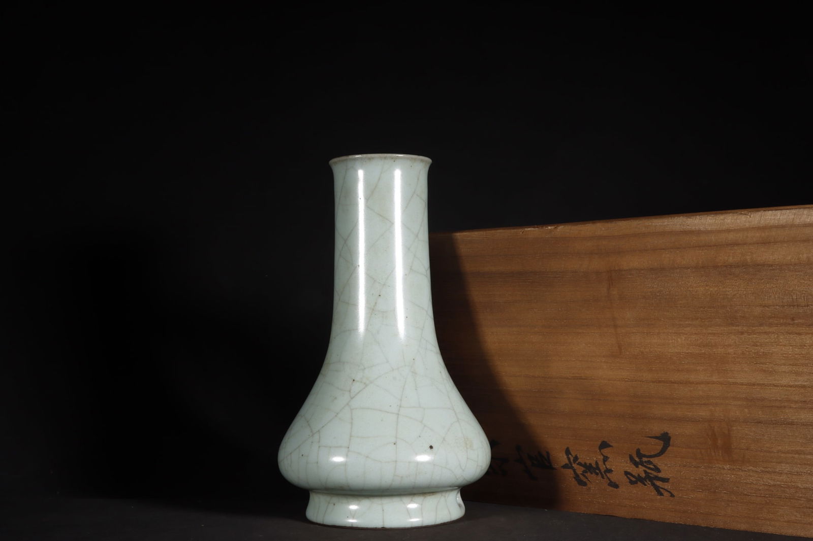 Chinese ru kiln porcelain vase Song dynasty: Size: Height 22 cm - Width 13 cm Materials: Porcelain Time Period: Song dynasty Manufactured Date: 10th-c Object: Chinese Antique ⛨ Purchase With Confidence ✔ Verified Auction House