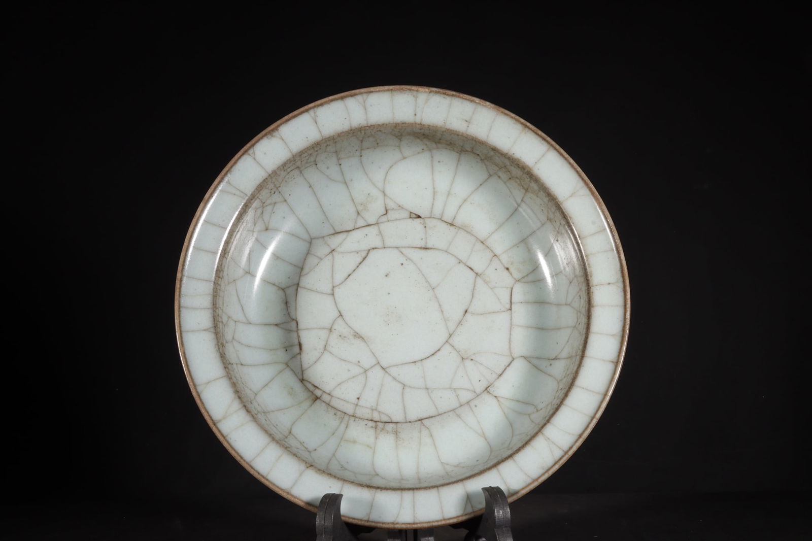 Chinese official kiln porcelain plate Song Dynasty (1 of 9)