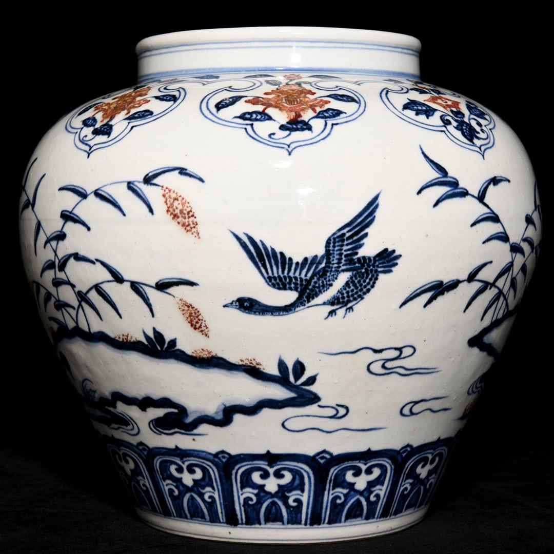 Chinese blue and red porcelain vase Ming dynasty Xuande Mark & Period (1 of 9)