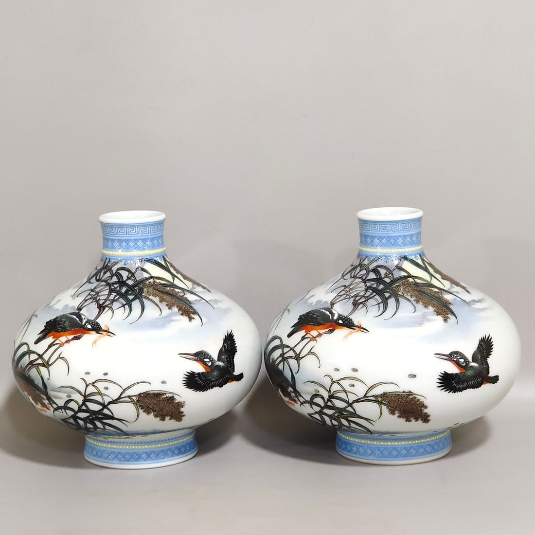 Chinese famille rose porcelain vase pair Qing dynasty Qianlong Mark & Period (1 of 9)