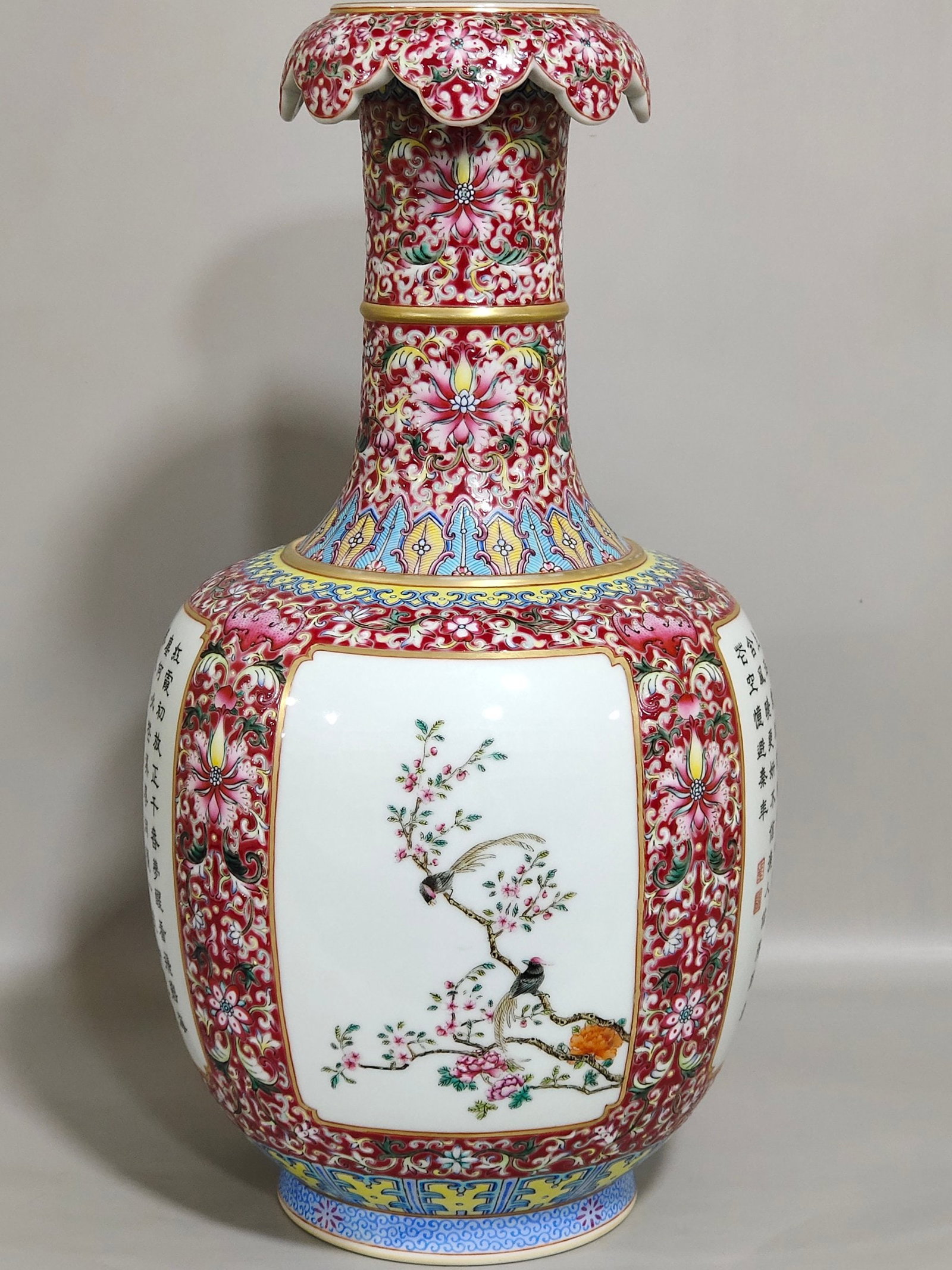 Chinese famille rose porcelain vase Qing dynasty Qianlong Mark & Period (1 of 8)