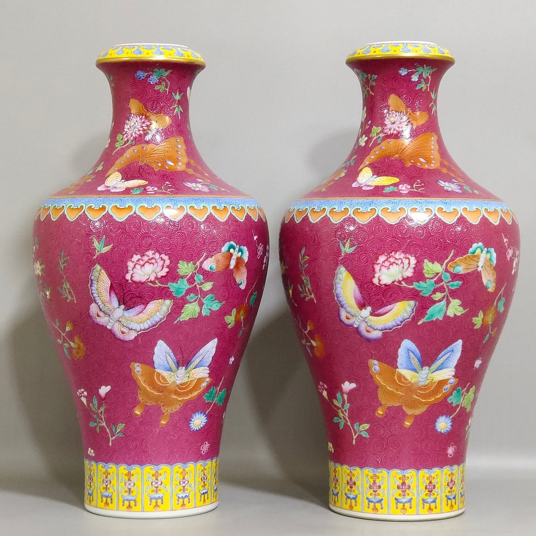 Chinese famille rose porcelain vase pair Qing dynasty Qianlong Mark & Period (1 of 9)