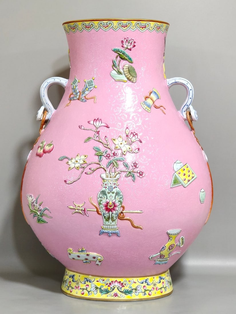 Chinese famille rose porcelain vase Qing dynasty Qianlong Mark & Period (1 of 8)