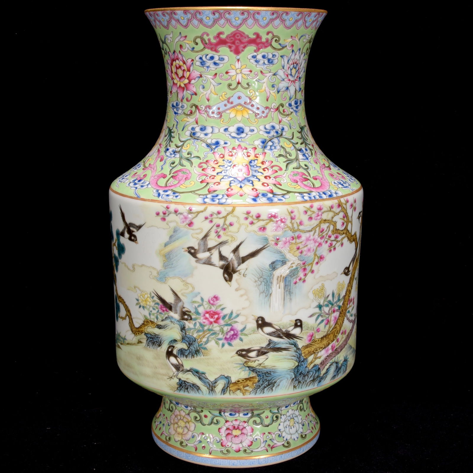 Chinese famille rose porcelain vase Qing dynasty Qianlong Mark & Period (1 of 9)