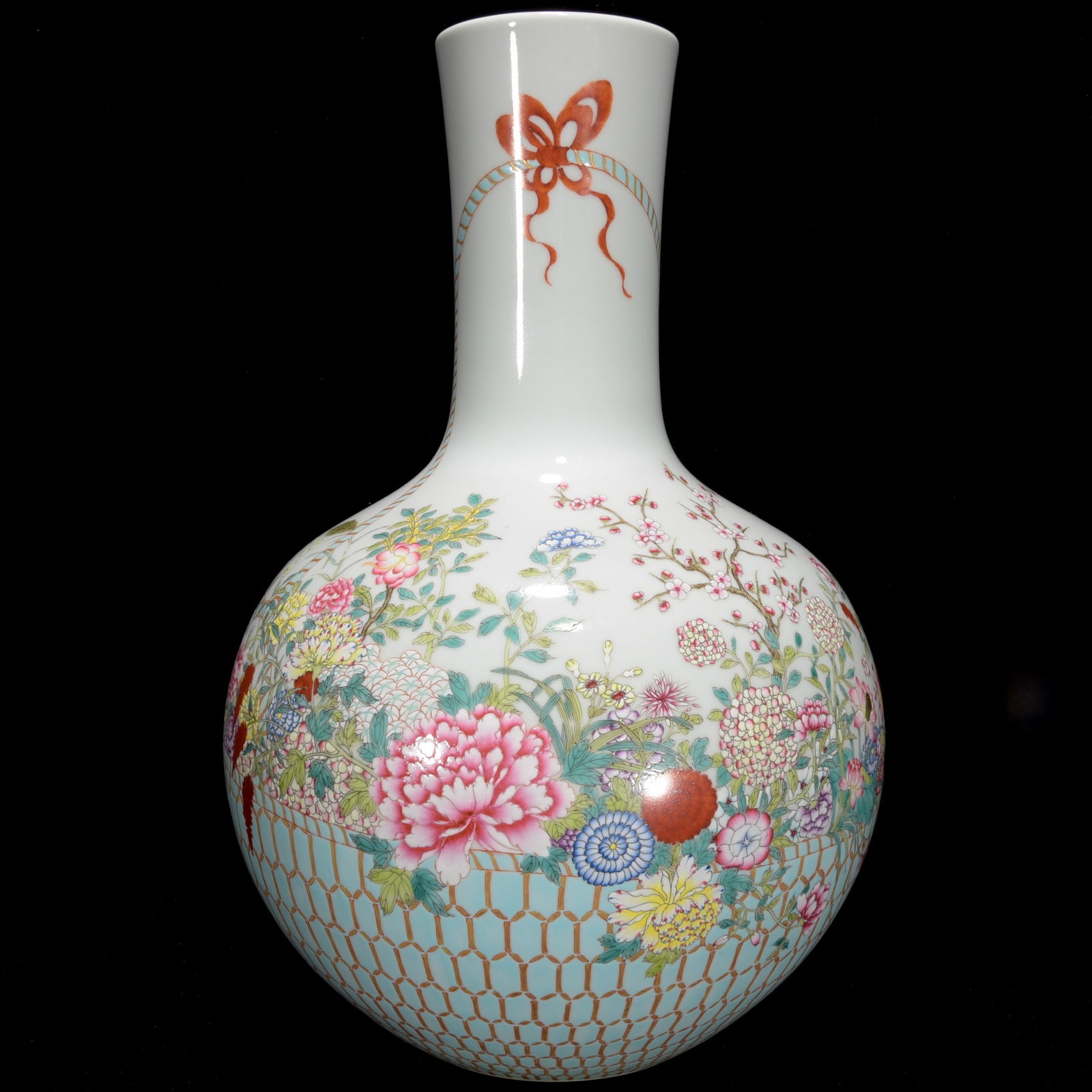 Chinese famille rose porcelain vase Qing dynasty Qianlong Mark & Period (1 of 9)