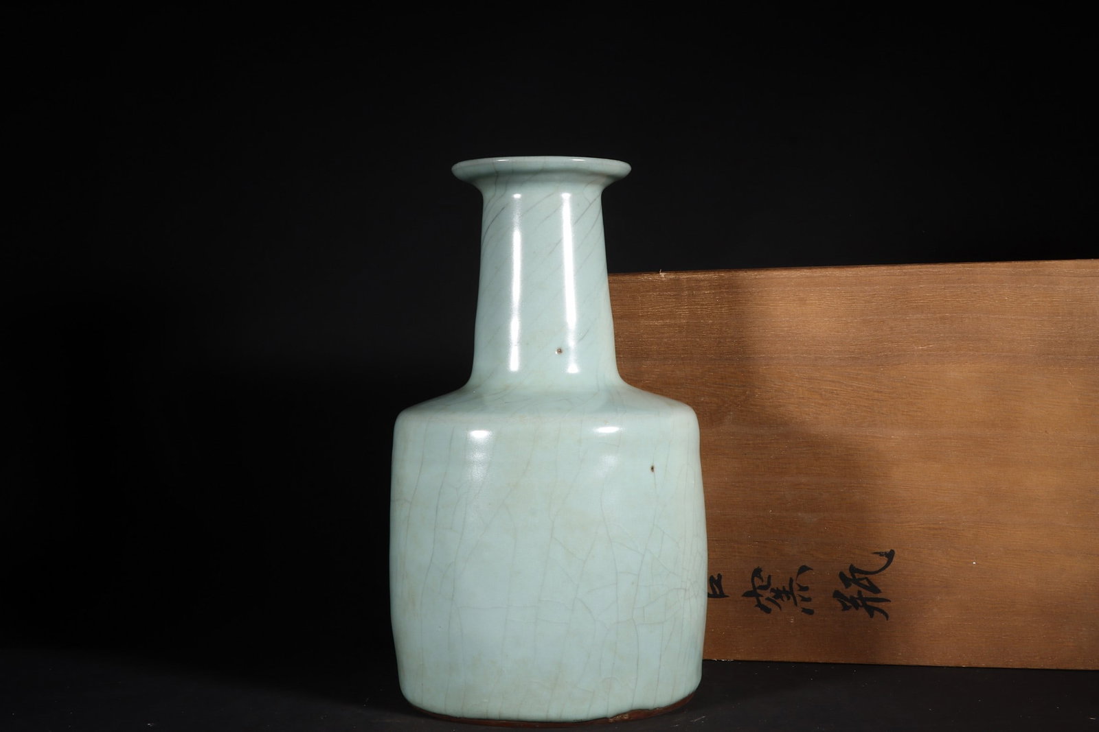 Chinese ru kiln porcelain vase Song dynasty (1 of 9)