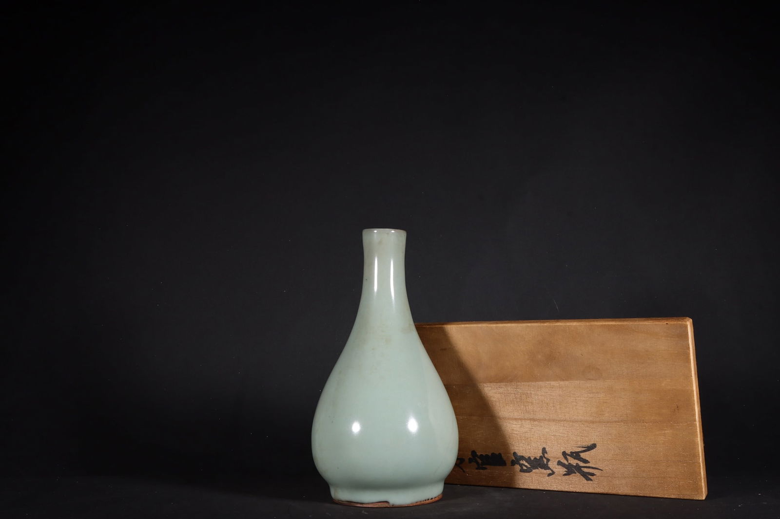 Chinese ru kiln porcelain vase Song dynasty (1 of 9)