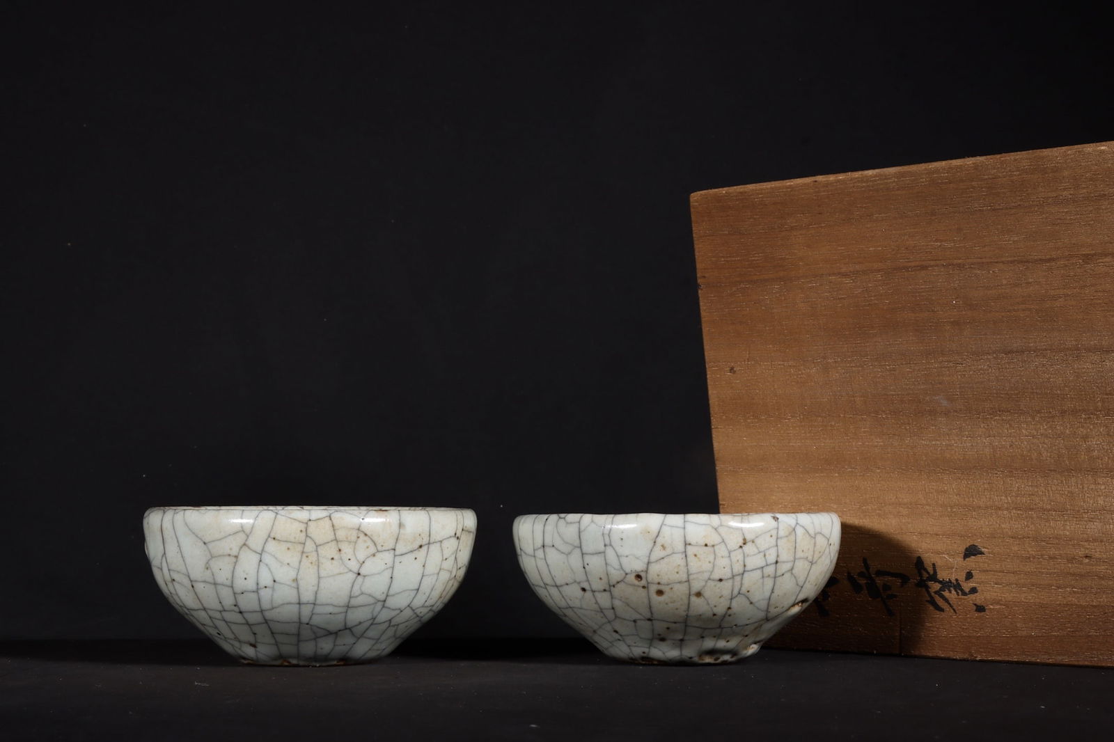 Chinese official kiln porcelain bowl pair Song dynasty (1 of 9)