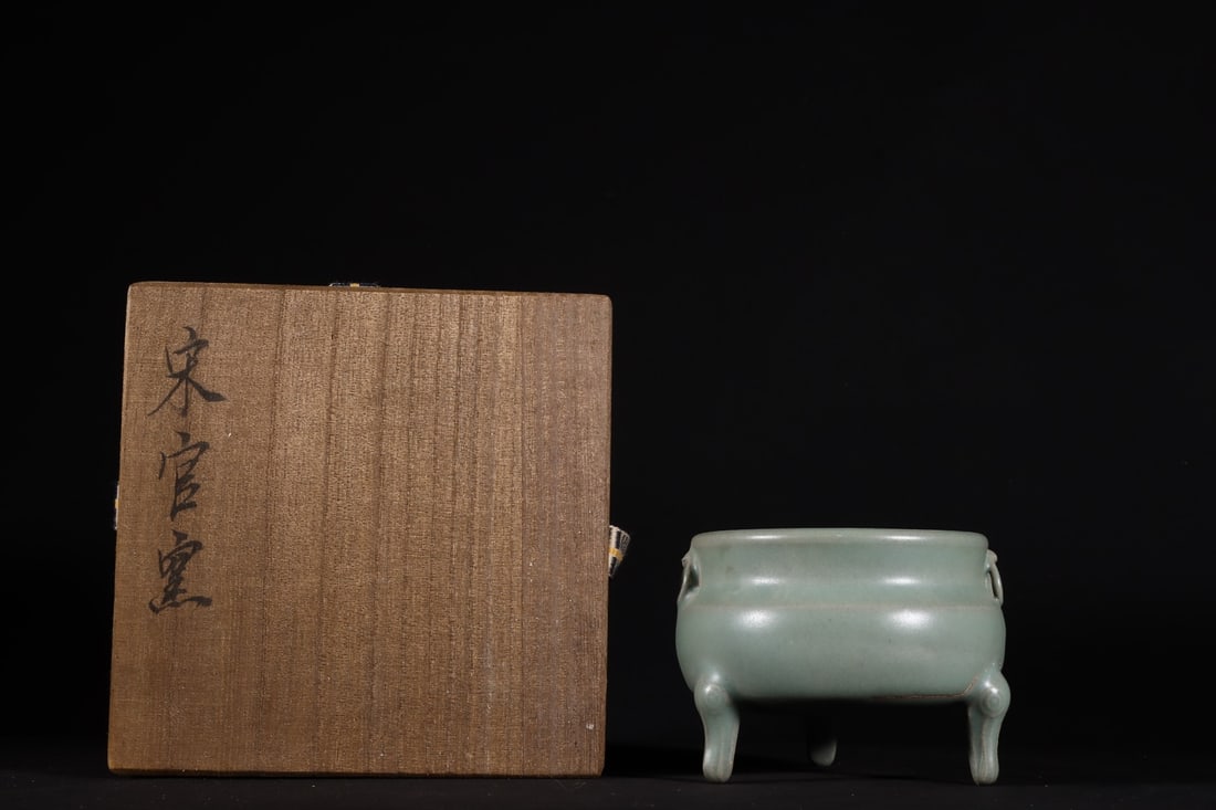 Chinese ru kiln porcelain incense burner Song dynasty (1 of 9)