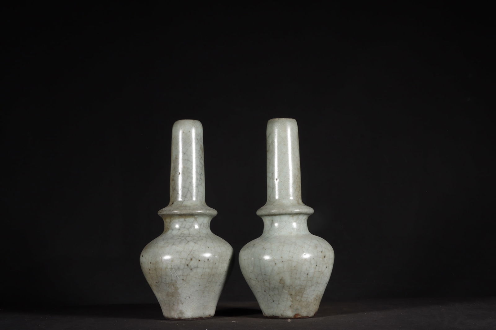 Chinese guan kiln porcelain vase pair Song dynasty (1 of 9)