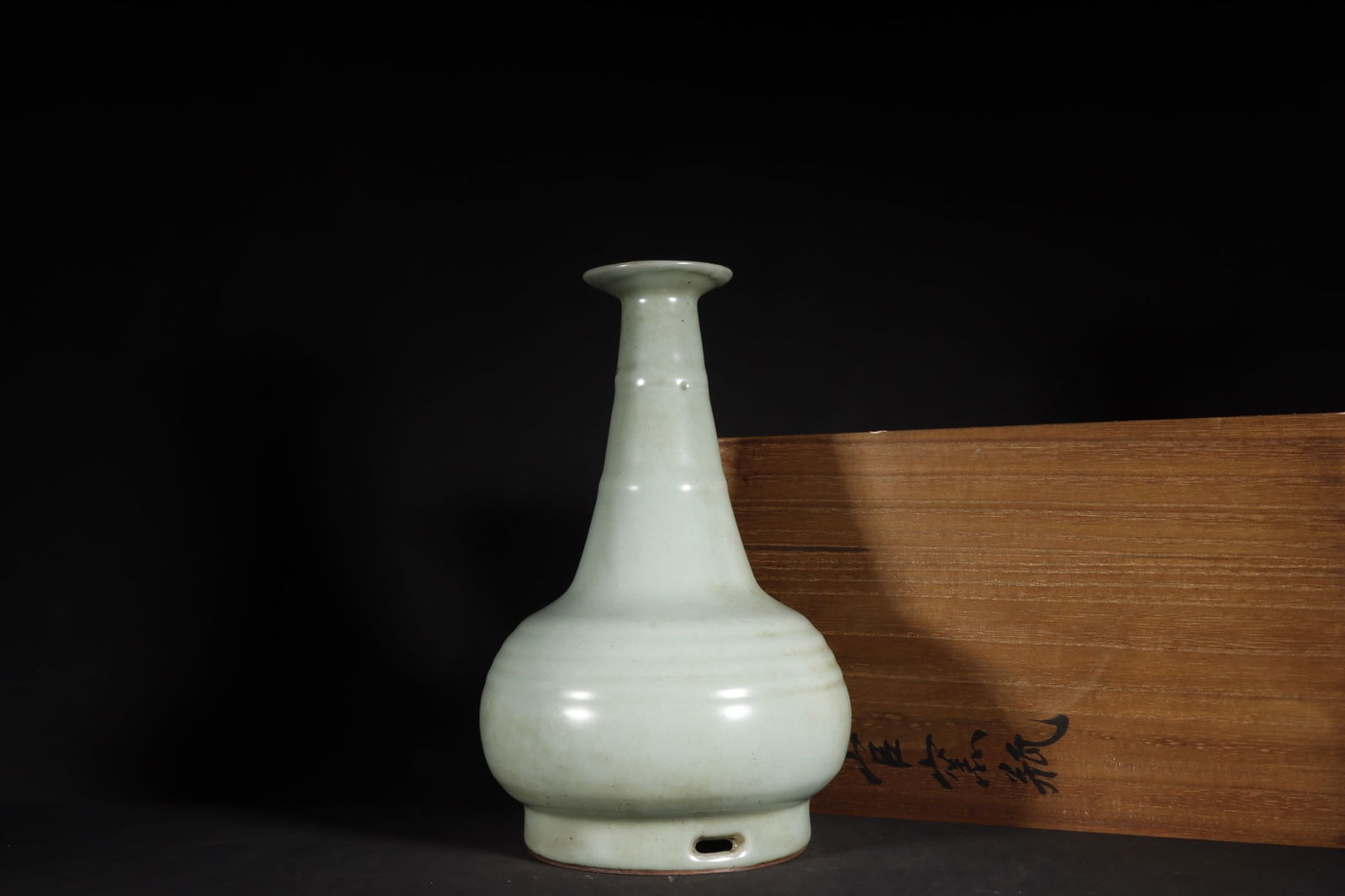 Chinese ru kiln porcelain vase Song dynasty: Size: Height 28 cm - Width 18 cm Materials: Porcelain Time Period: Song dynasty Manufactured Date: 10th-c Object: Chinese Antique ⛨ Purchase With Confidence ✔ Verified Auction House