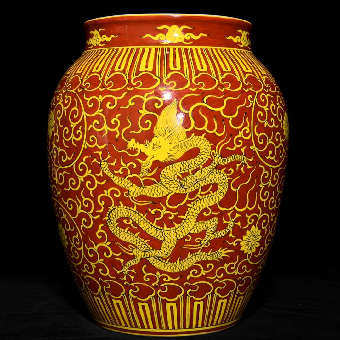Chinese red and yellow porcelain vase Ming dynasty Wanli Mark & Period (1 of 9)