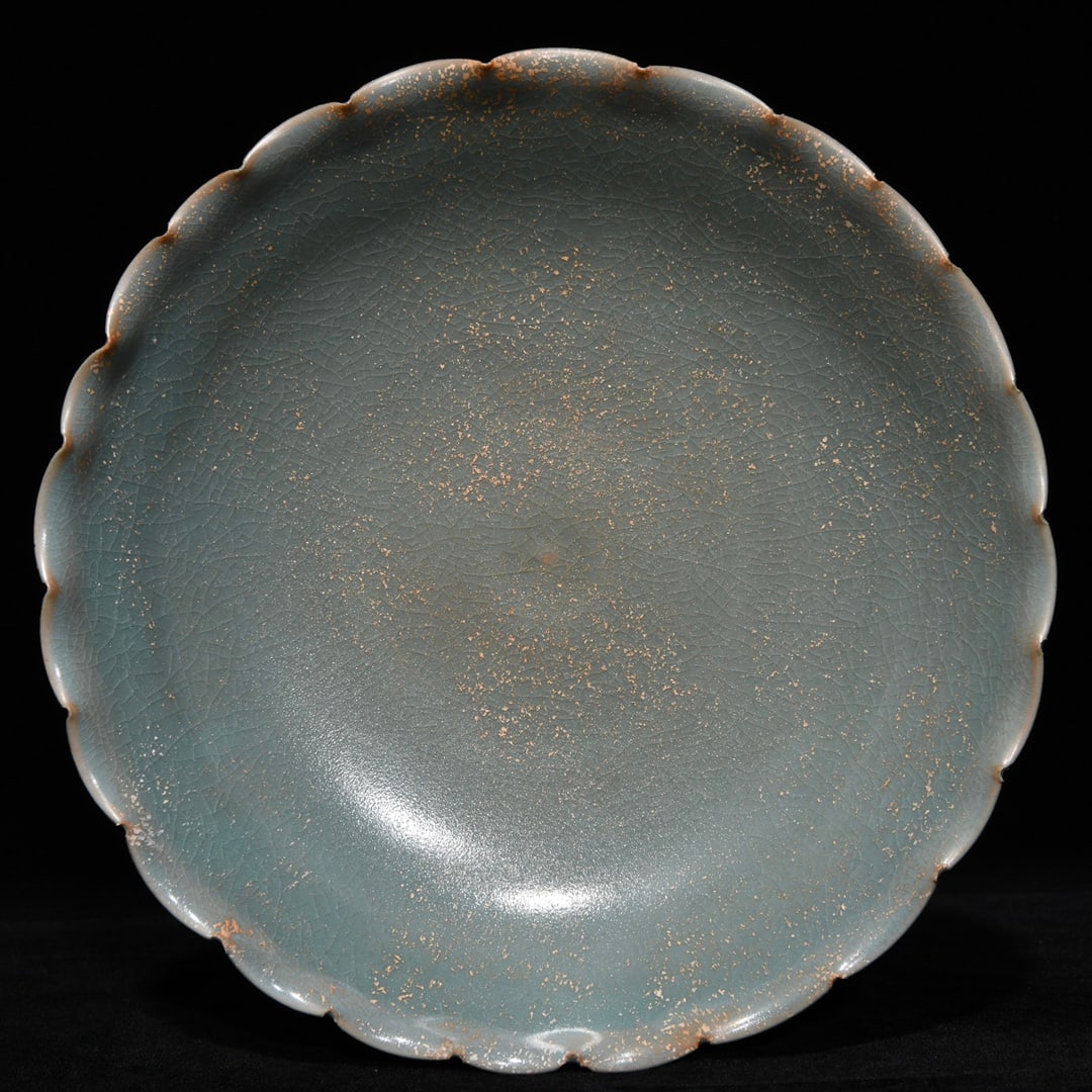 Chinese ru kiln porcelain plate Song dynasty (1 of 9)
