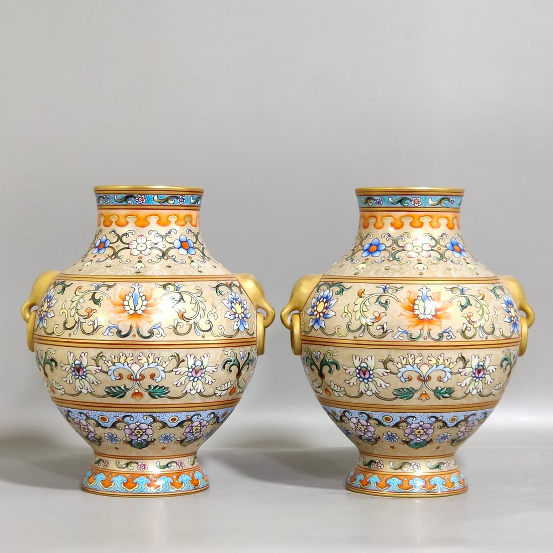 Chinese famille rose porcelain vase pair Qing dynasty Qianlong Mark & Period: Size: Height 15 cm - Width 12 cm Materials: Porcelain Time Period: Qing dynasty Manufactured Date: Qianlong Mark & Period Object: Chinese Antique ⛨ Purchase With Confidence ✔ Verifi