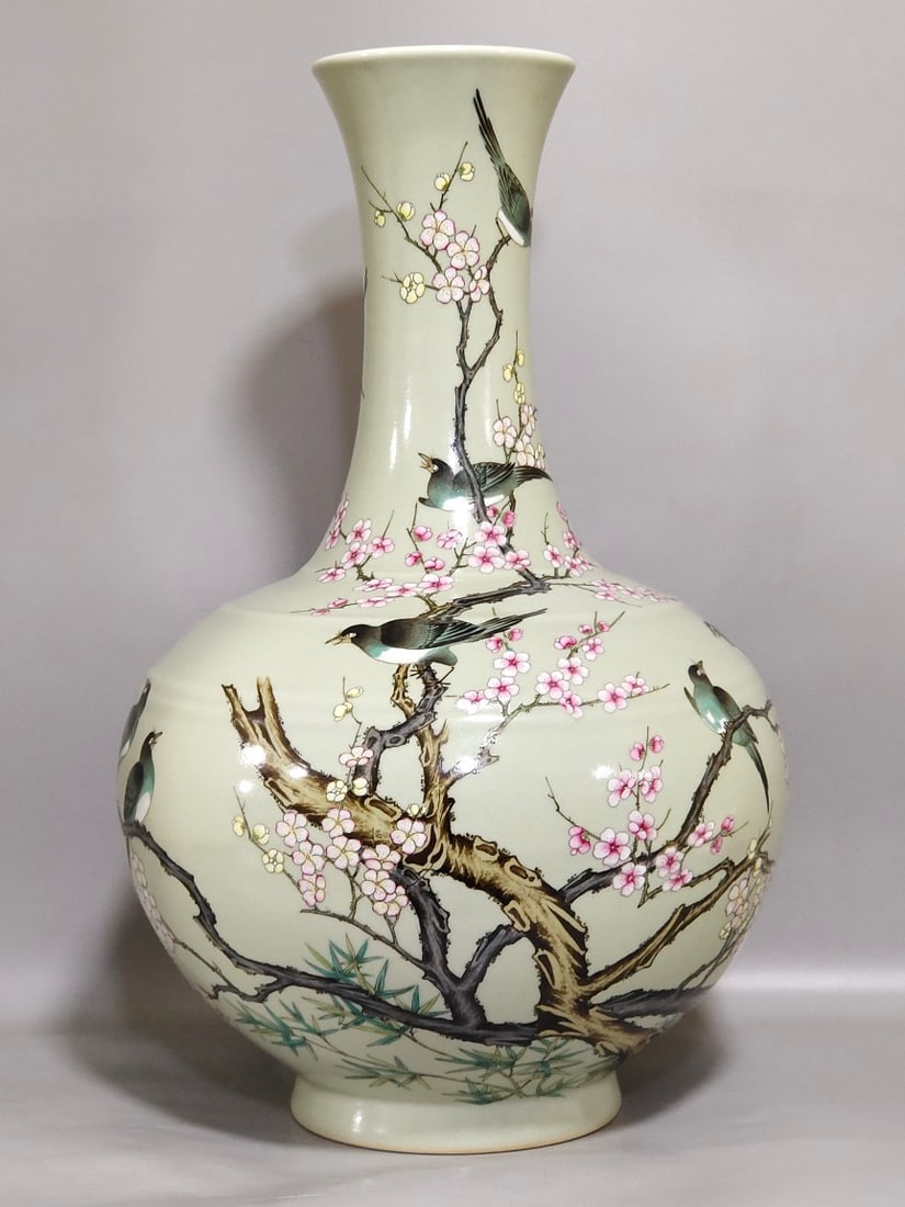 Chinese famille rose porcelain vase Qing dynasty Qianlong Mark & Period (1 of 8)
