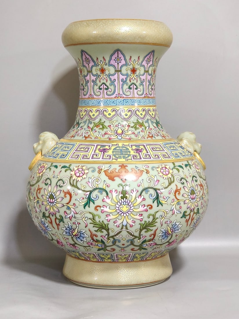Chinese famille rose porcelain vase Qing dynasty Qianlong Mark & Period (1 of 8)