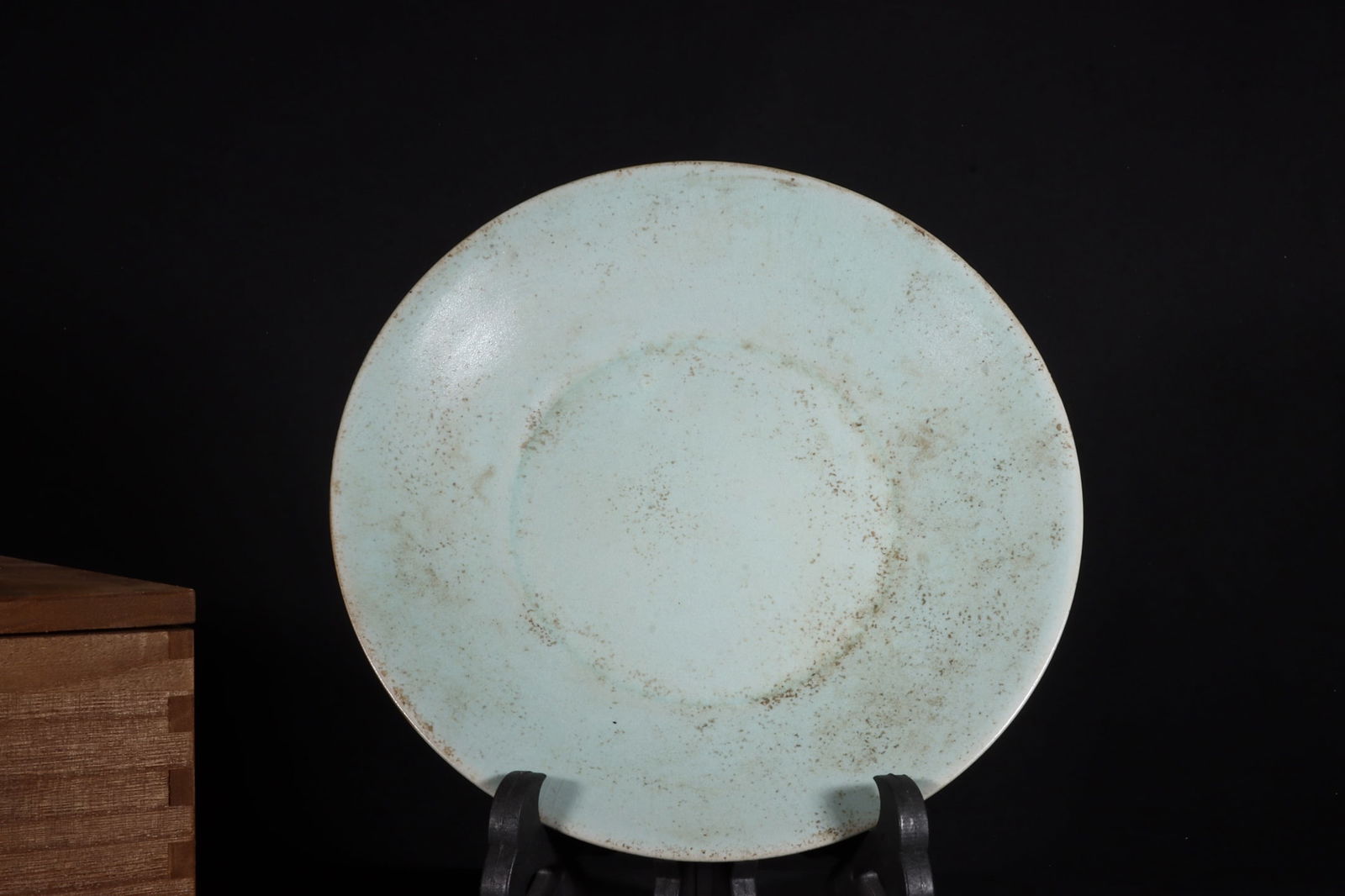 Chinese ru kiln porcelain plate Song dynasty (1 of 9)