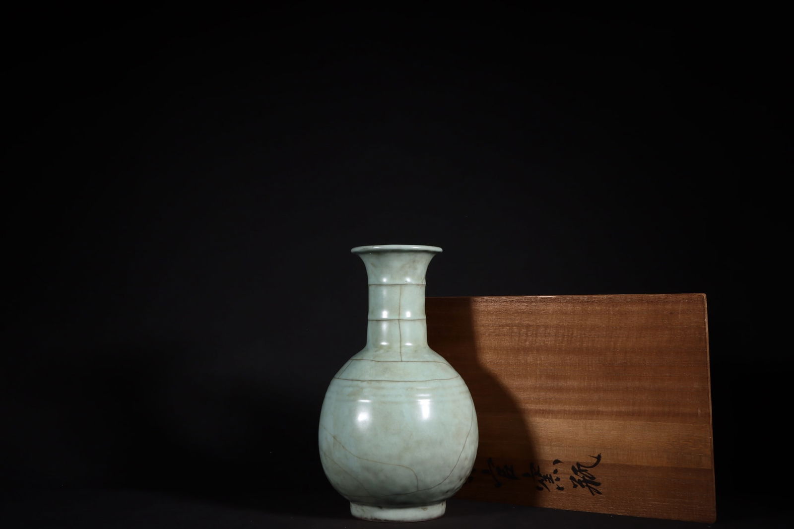 Chinese ru kiln porcelain vase Song dynasty (1 of 9)