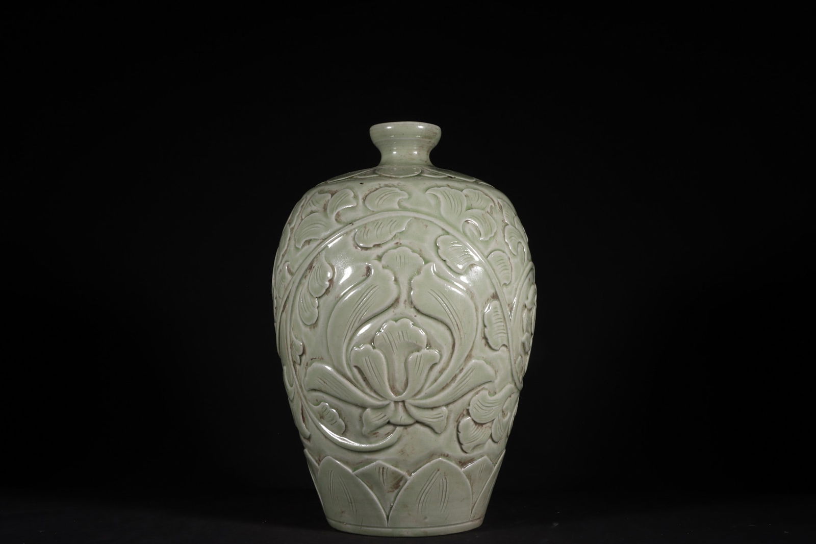 Chinese Yue kiln porcelain vase Song dynasty (1 of 9)