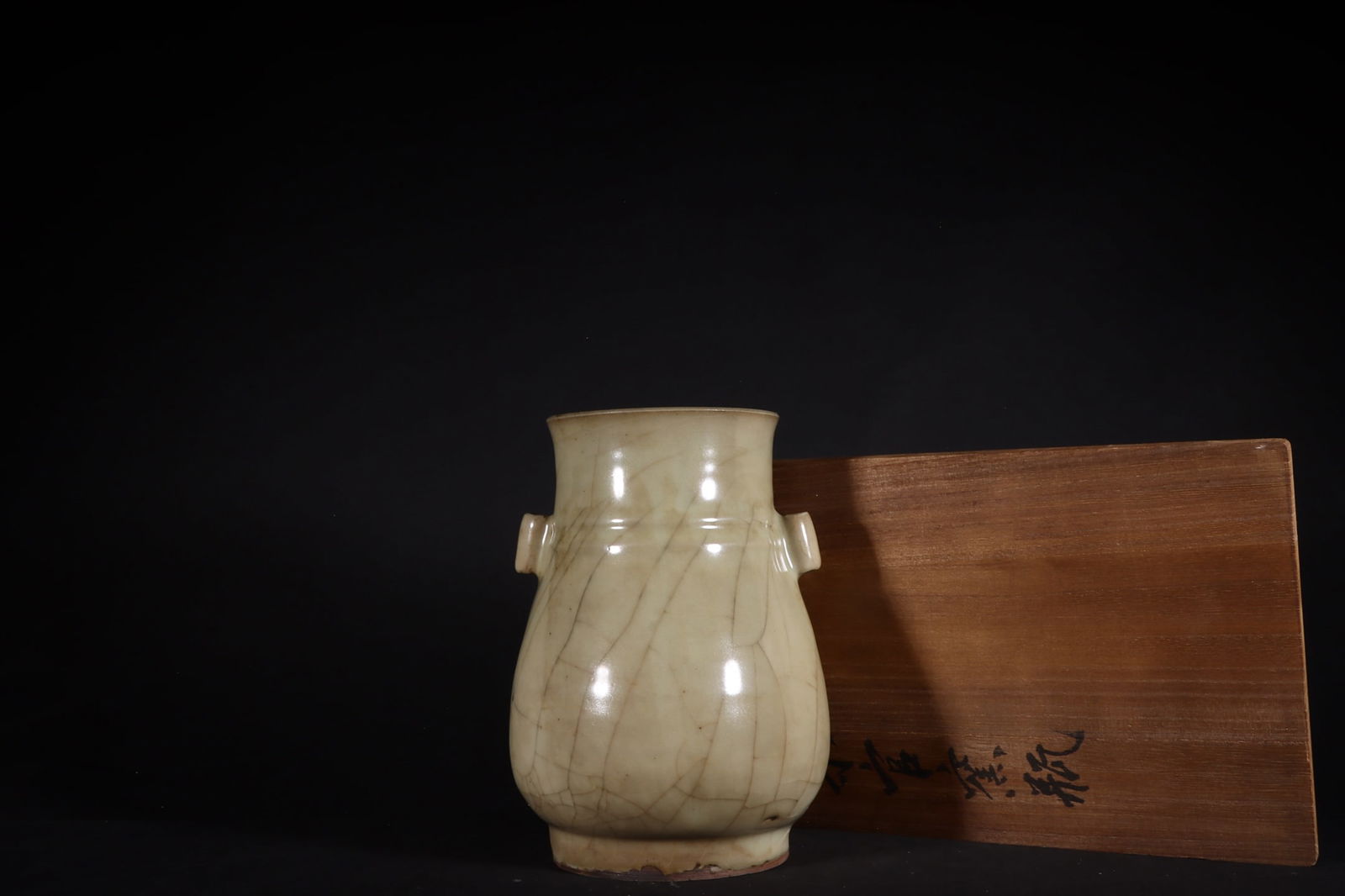 Chinese guan kiln porcelain vase Song dynasty (1 of 8)