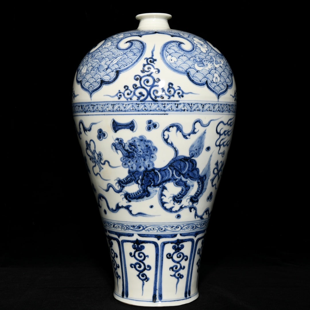 Chinese blue and white porcelain vase Yuan dynasty (1 of 9)