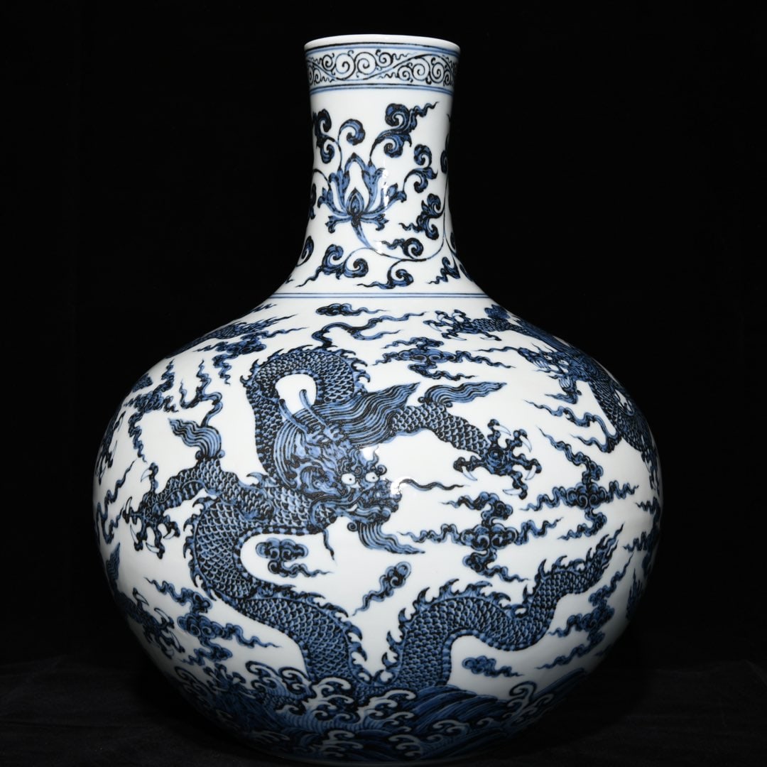 Chinese blue and white porcelain vase Ming dynasty Yongle Mark & Period (1 of 9)