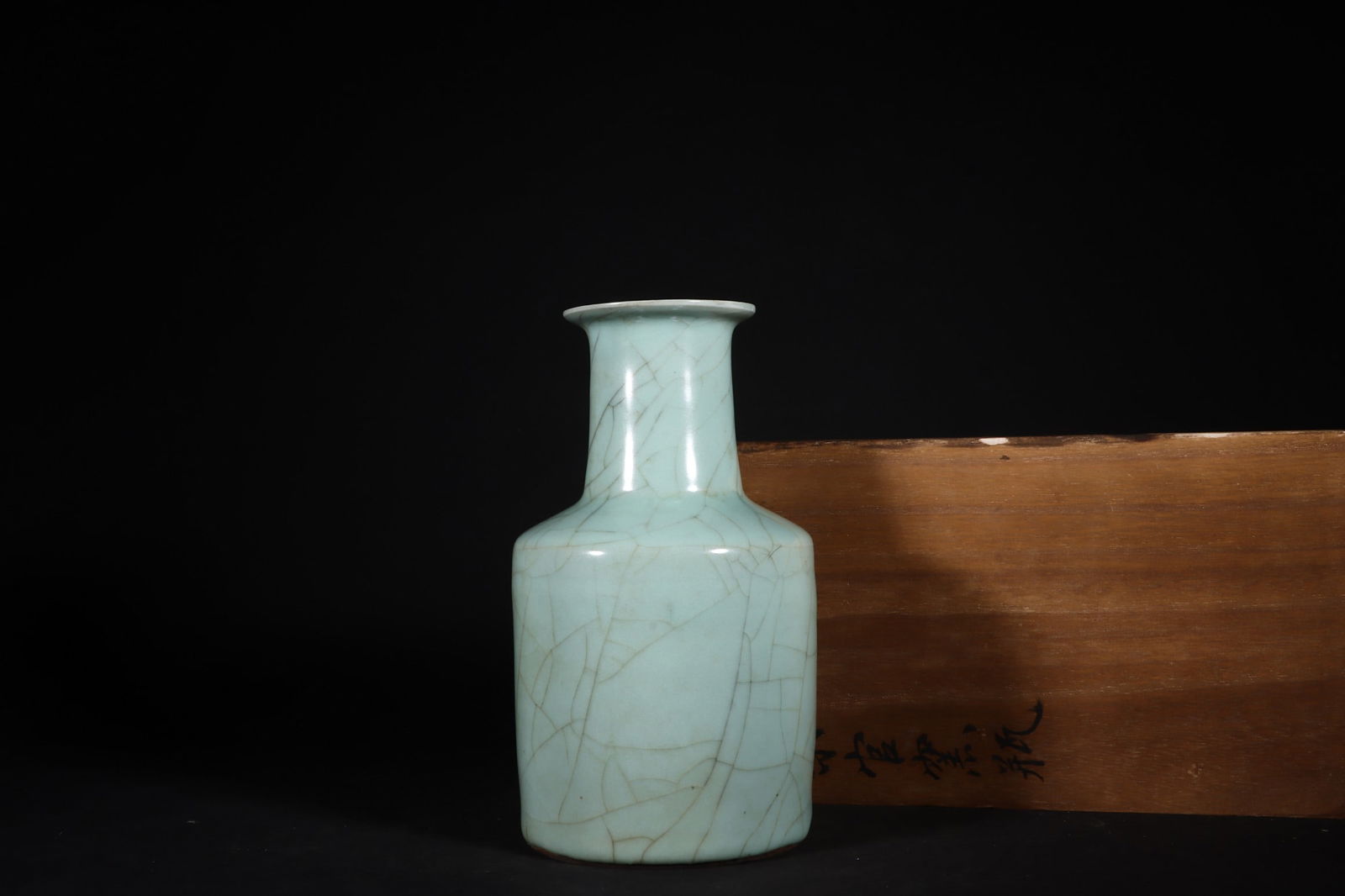 Chinese ru kiln porcelain vase Song dynasty (1 of 9)