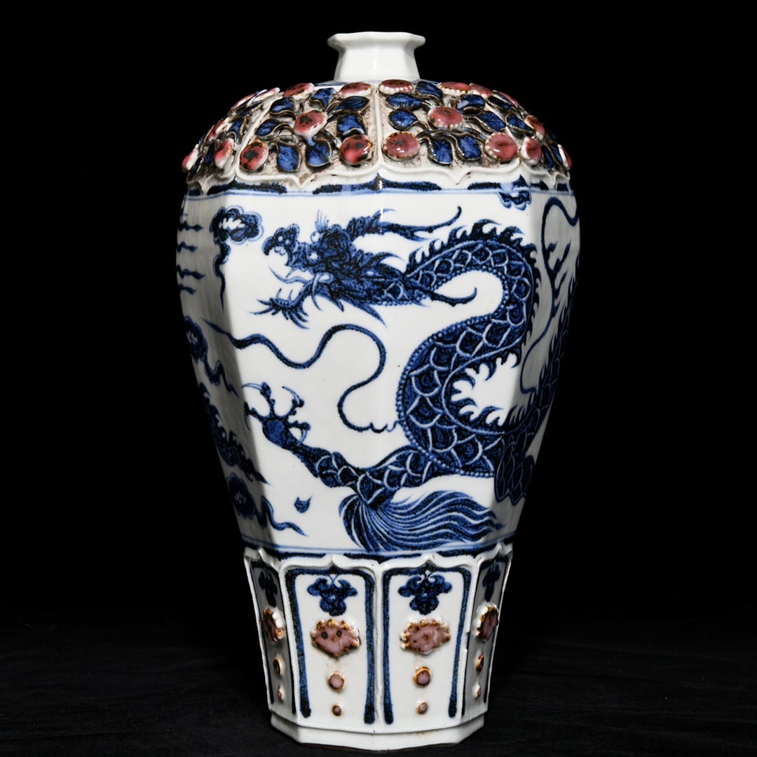 Chinese blue and white porcelain vase Yuan dynasty (1 of 9)