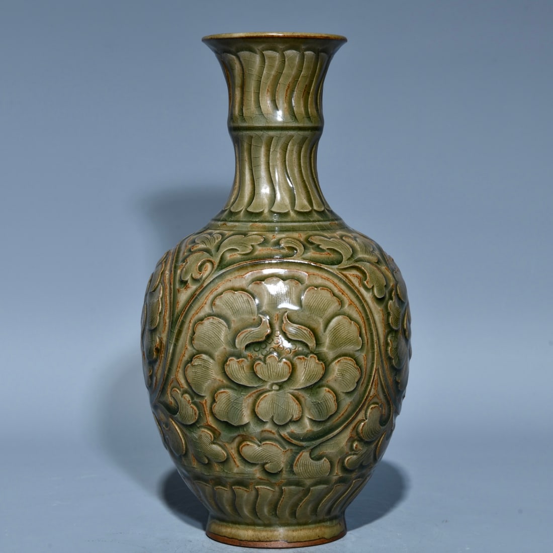 Chinese celadon kiln porcelain vase Song dynasty: Size: Height 23.5 cm - Width 12.5 cm Materials: Porcelain Time Period: Song dynasty Manufactured Date: 10th-c Object: Chinese Antique ⛨ Purchase With Confidence ✔ Verified Auction H