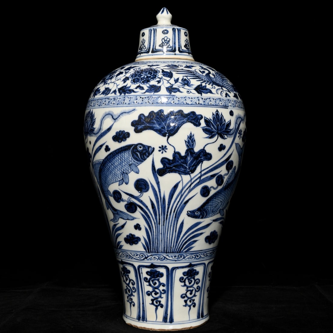 Chinese blue and white porcelain vase Yuan dynasty (1 of 9)