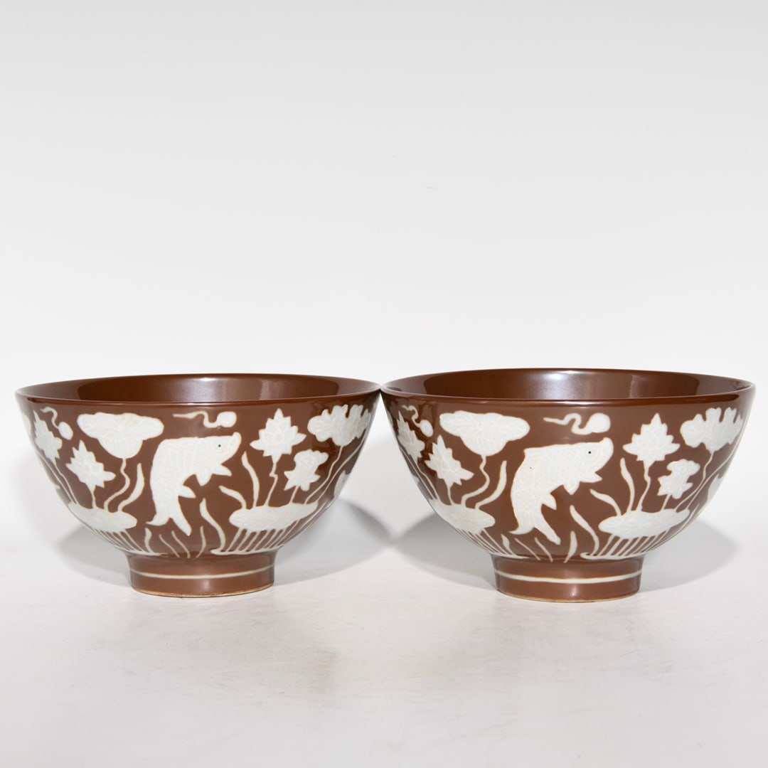 Chinese brown and white porcelain bowl pair Ming dynasty Xuande Mark & Period (1 of 9)