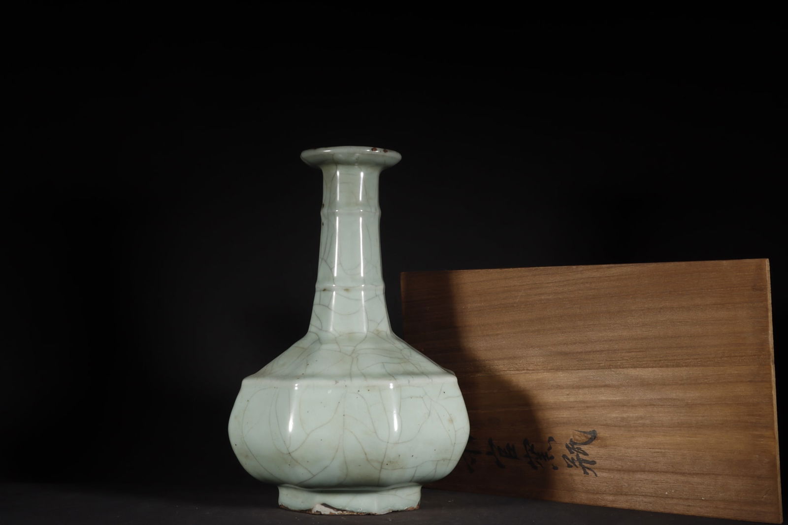 Chinese ru kiln porcelain vase Song dynasty (1 of 9)
