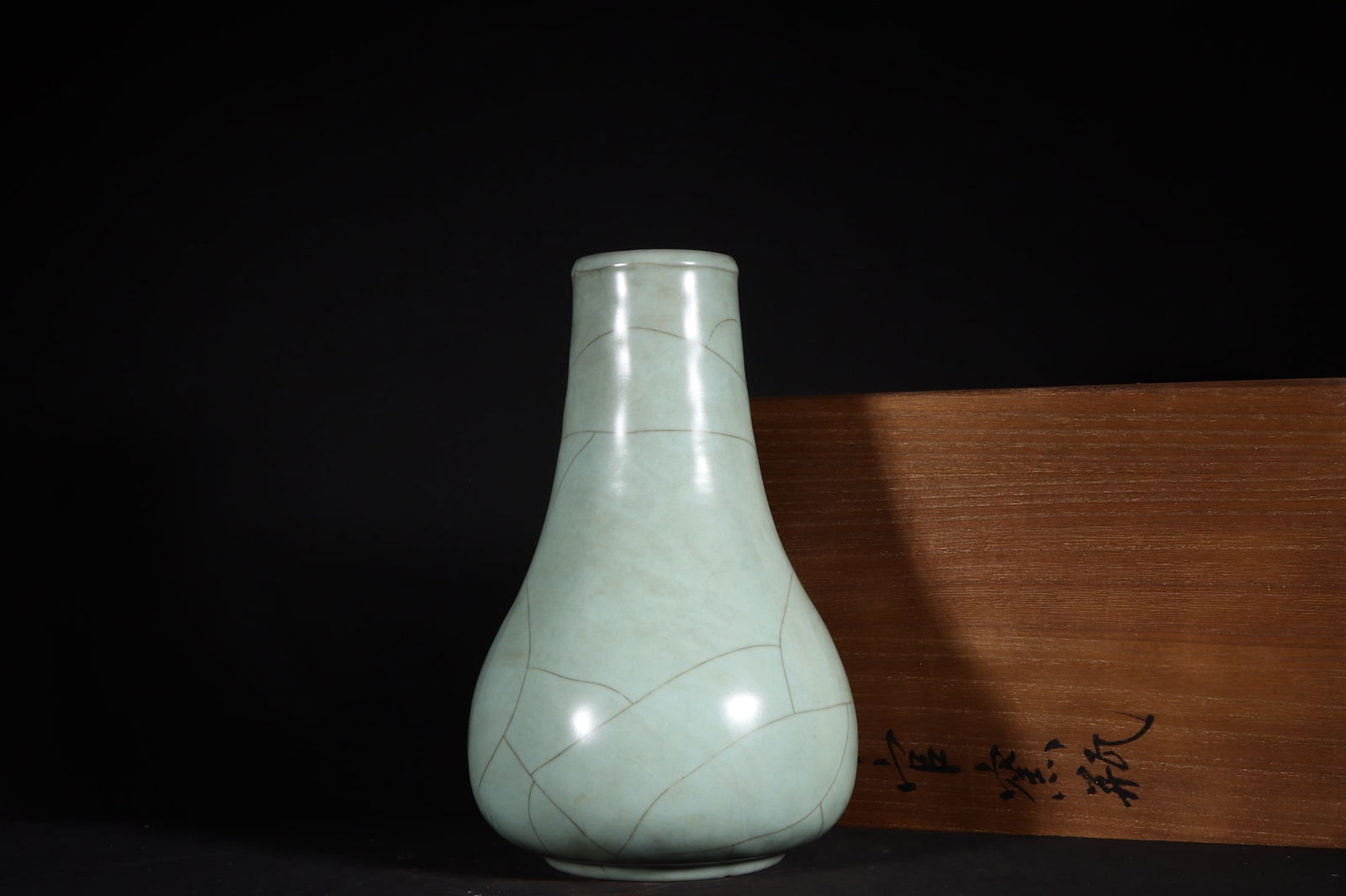 Chinese ru kiln porcelain vase Song dynasty: Size: Height 23 cm - Width 15 cm Materials: Porcelain Time Period: Song dynasty Manufactured Date: 10th-c Object: Chinese Antique ⛨ Purchase With Confidence ✔ Verified Auction House