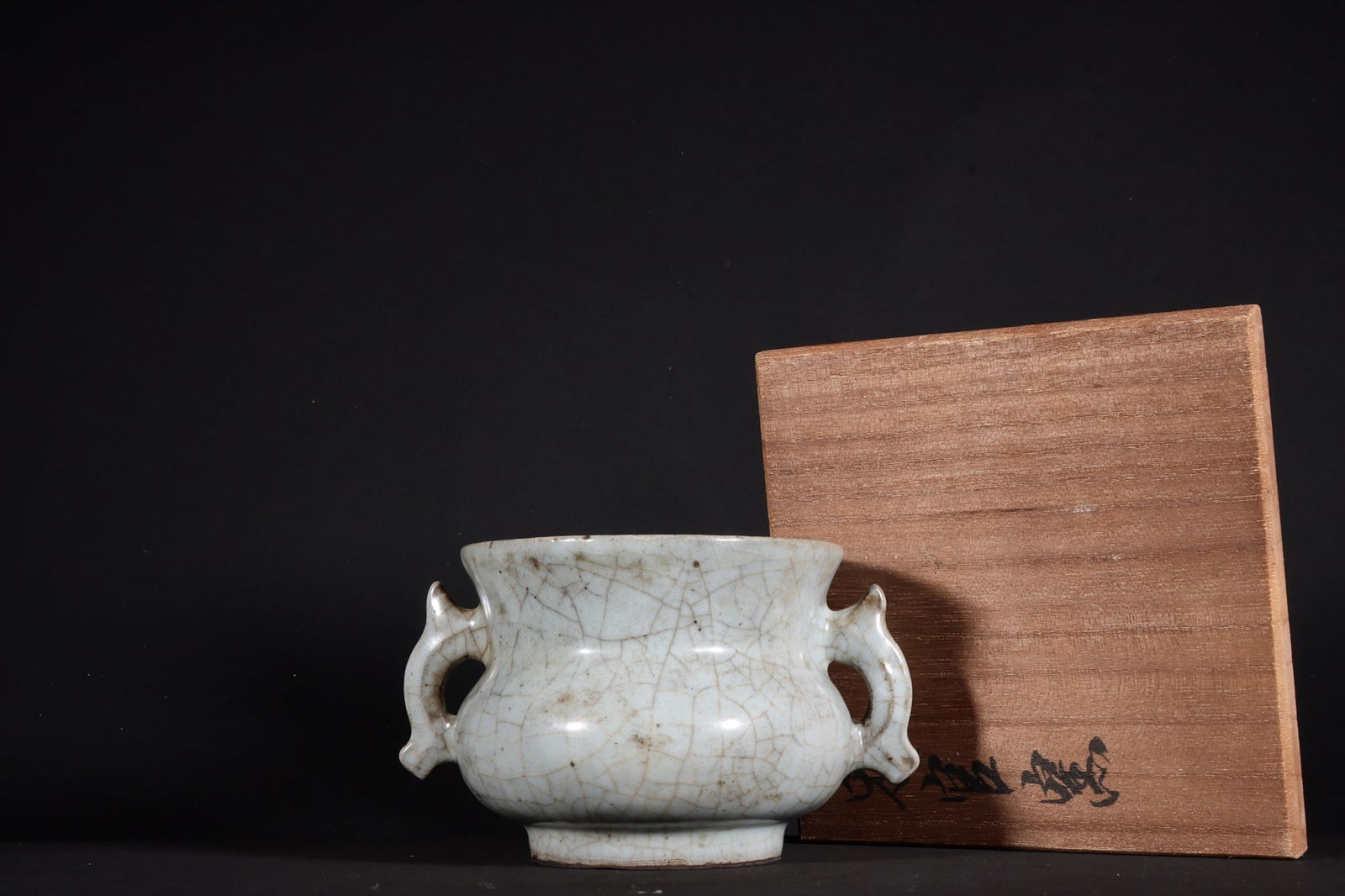 Chinese official kiln porcelain incense burner Song dynasty (1 of 9)