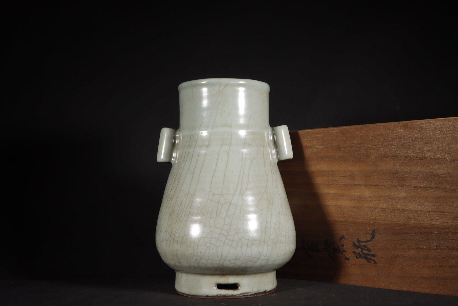 Chinese official kiln porcelain vase Song dynasty (1 of 9)