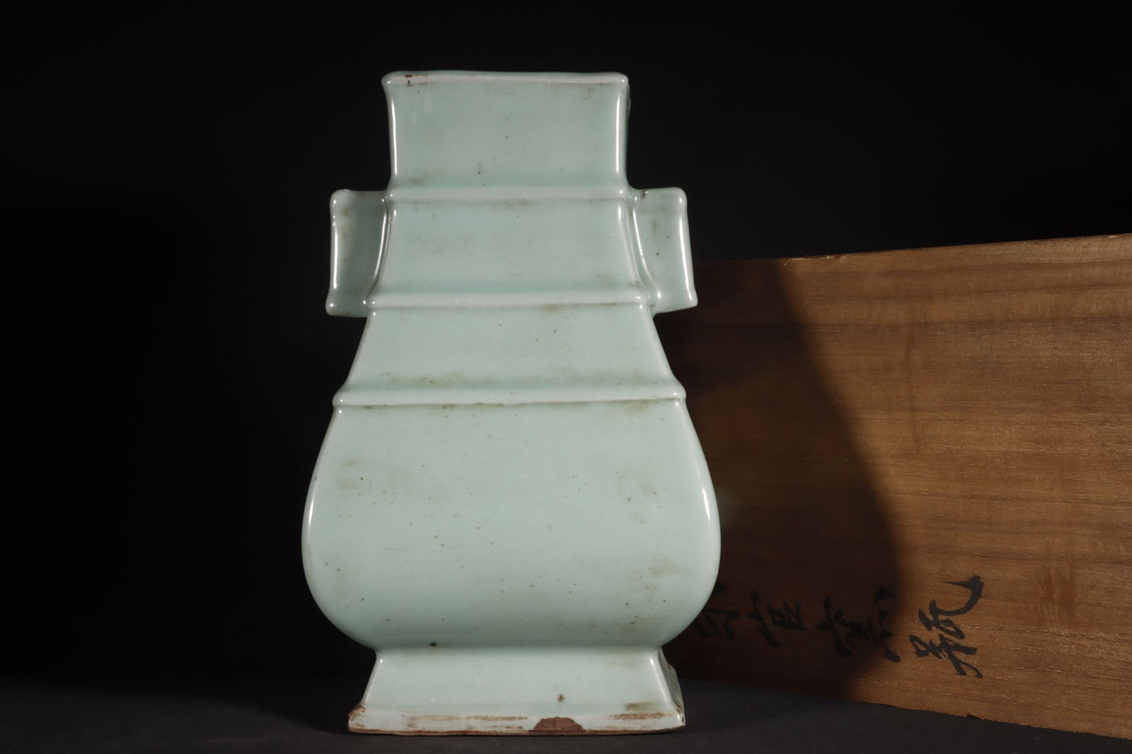 Chinese ru kiln porcelain vase Song dynasty (1 of 9)
