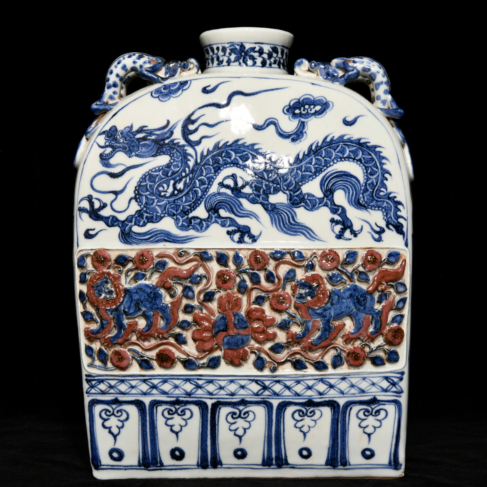 Chinese blue and white porcelain vase Yuan dynasty: Size: Height 37.5 cm - Width 28.5 cm Materials: Porcelain Time Period: Yuan dynasty Manufactured Date: 13th-c Period Object: Chinese Antique ⛨ Purchase With Confidence ✔ Verified Au
