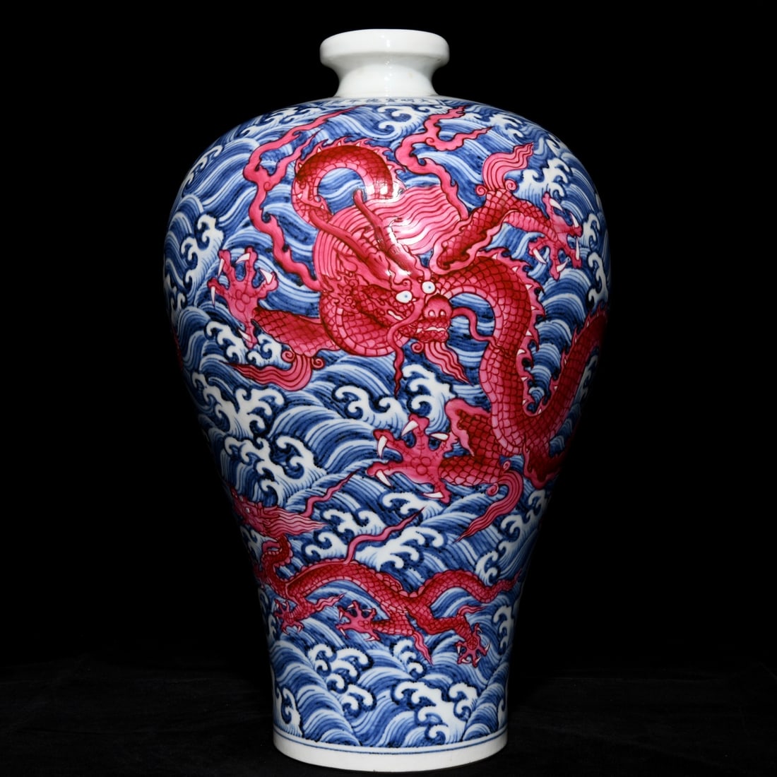 Chinese blue and red porcelain vase Ming dynasty Xuande Mark & Period (1 of 9)