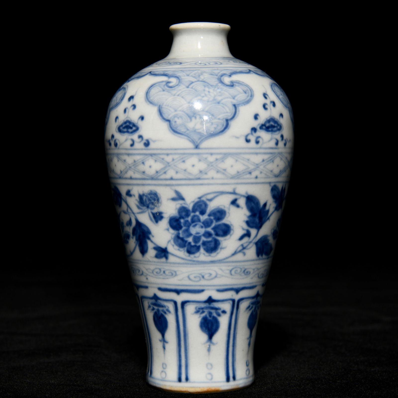 Chinese blue and white porcelain vase Yuan dynasty (1 of 9)