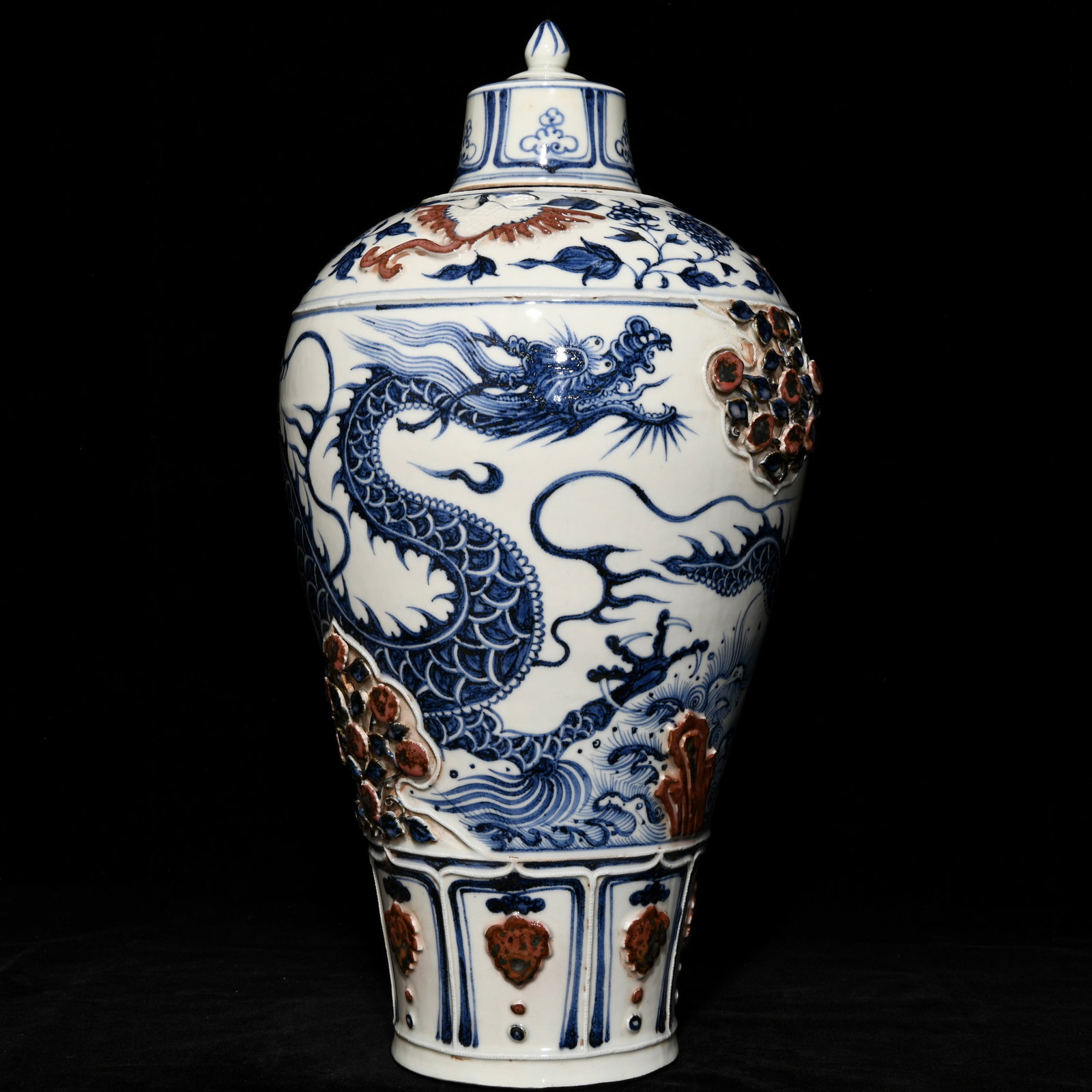 Chinese blue and white porcelain vase Yuan dynasty (1 of 9)