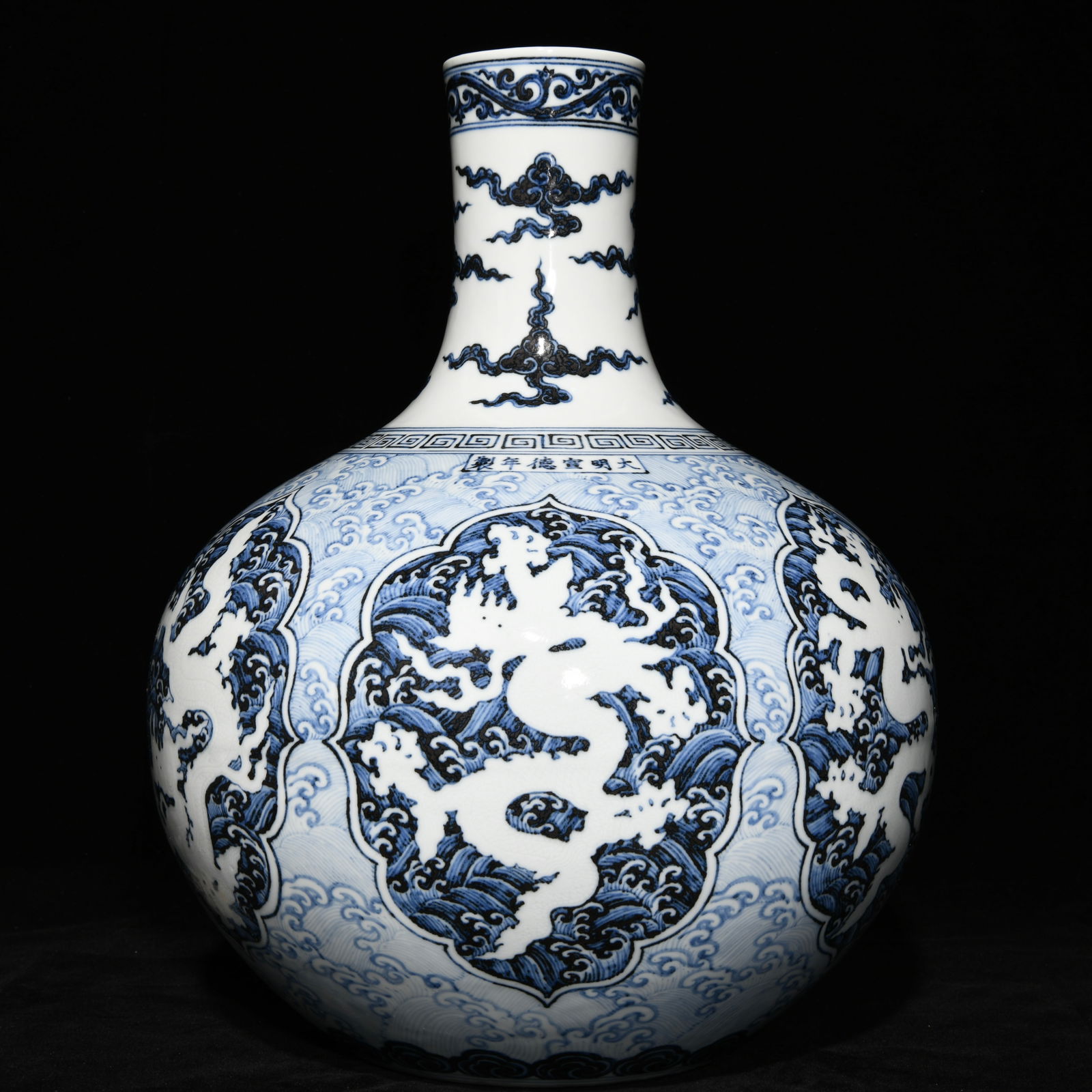 Chinese blue and white porcelain vase Ming dynasty Xuande Mark & Period: Size: Height 43 cm - Width 33 cm Materials: Porcelain Time Period: Ming dynasty Manufactured Date: Xuande Mark & Period Object: Chinese Antique ⛨ Purchase With Confidence ✔ Verified